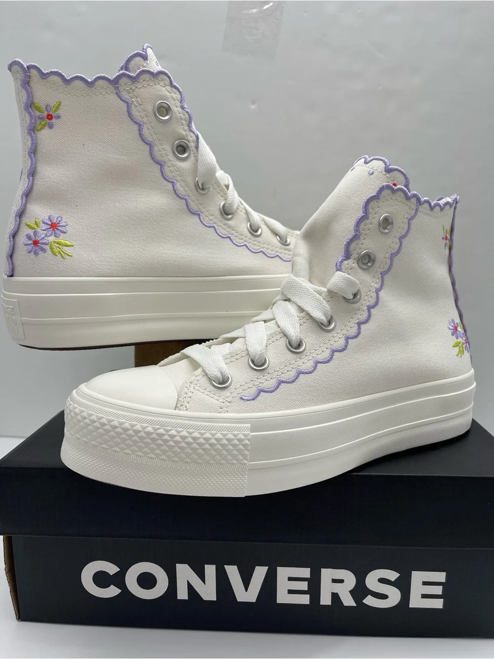 Converse CTAS LIFT HI VINTAGE WHITE/VIOLET HEAT Platform Sneakers Lavender Trim